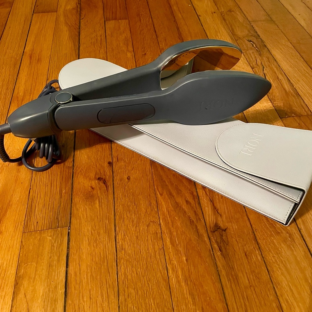 Navy Nori Iron with Travel Case